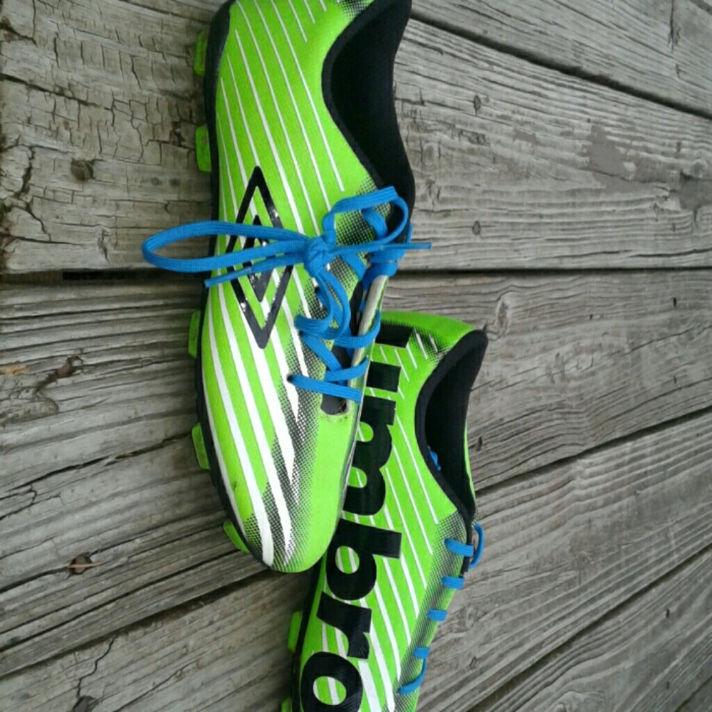 Green umbro soccer shose😍